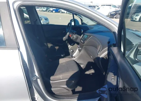 2018 Chevrolet Trax Ls z USA, uszkodzony, nr VIN KL7CJKSB7JB606175